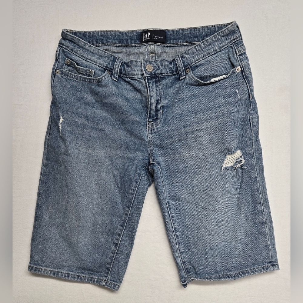 Gap Bermuda Shorts Denim Jean 28. 9". Distressed 5 Pocket Zipper Fly